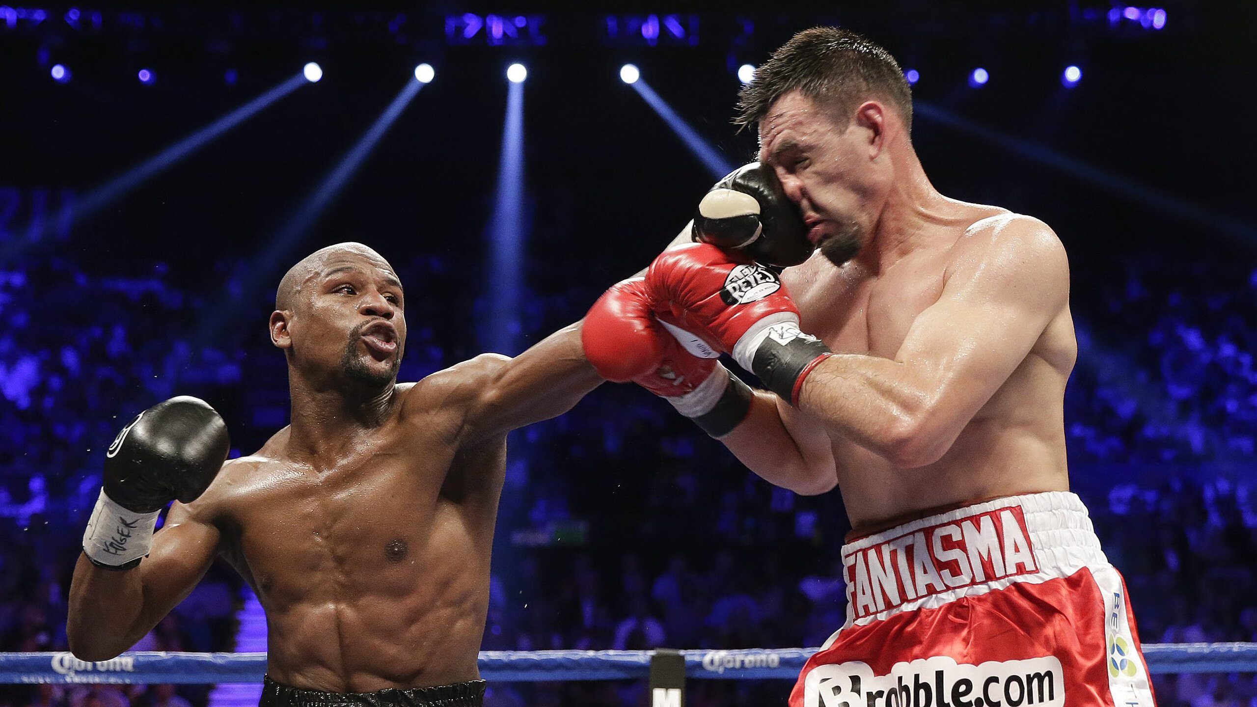 马龙赛点兑现，密尔沃基雄鹿淘汰热刺晋级四强，主帅激动落泪